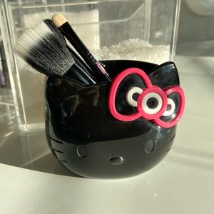 MAC Hello Kitty brush cup and brush set